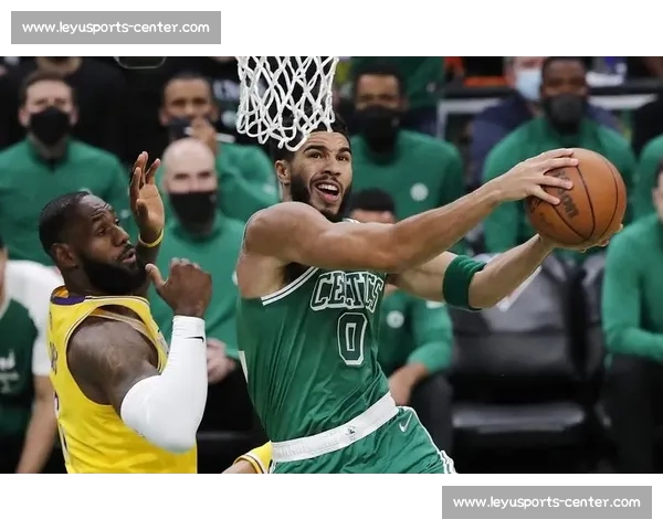 塔图姆 40+31 创总决赛纪录！力压哈利伯顿夺 FMVP，赛后炮轰裁判引发争议