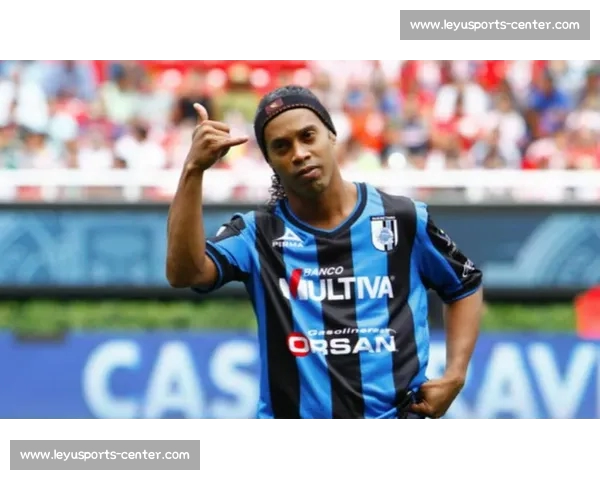 小罗携大罗、维尼修斯亮相 Nike 活动:传奇与新星跨代际传递足球正能量