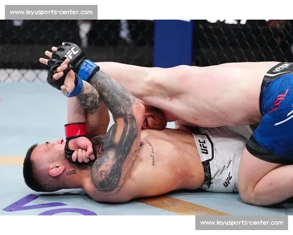 第三回合飞膝绝杀！马利克技术判定终结布伦戴奇